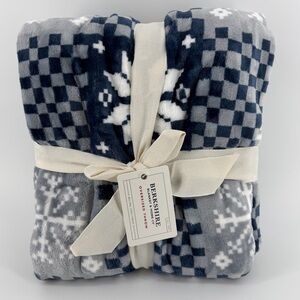 NWT Berkshire Oversized Throw Blanket 60"x70" in Navy Grey Fair Isle Print